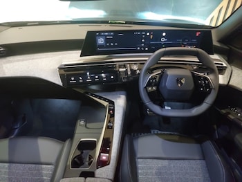 Used Peugeot 5008 2025 for sale - 76498218: Photo