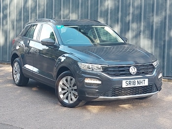 Used Volkswagen T-Roc 2018 for sale - 76053132: Photo