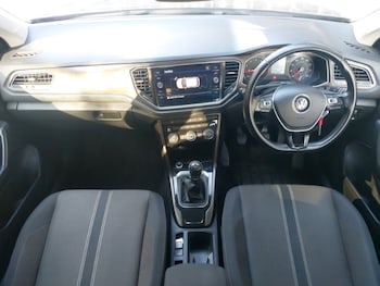 Used Volkswagen T-Roc 2018 for sale - 76053132: Photo