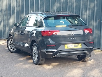 Used Volkswagen T-Roc 2018 for sale - 76053132: Photo