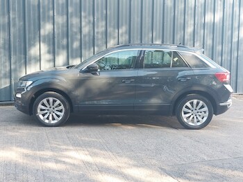Used Volkswagen T-Roc 2018 for sale - 76053132: Photo