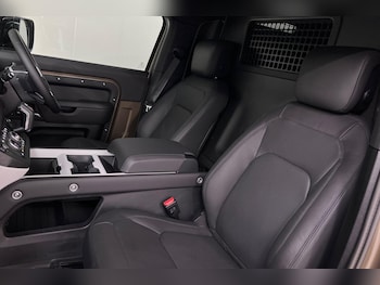Used Land Rover Defender 90 2025 for sale - 76214958: Photo 4