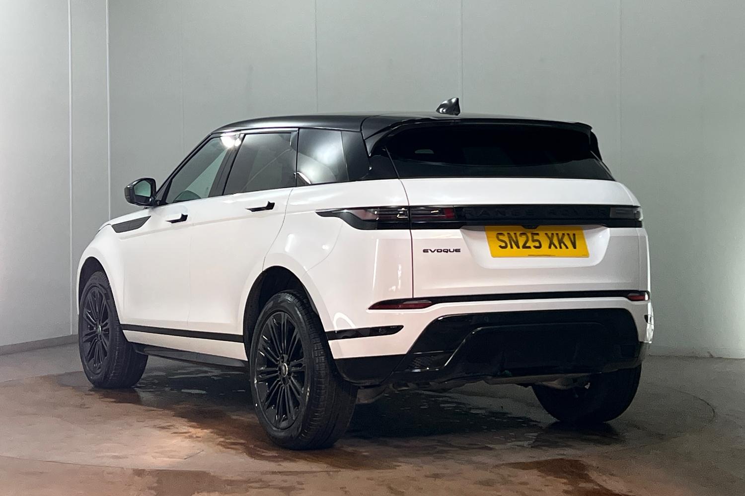 Used Land Rover Range Rover Evoque 2025 for sale - 76189586: Photo 2