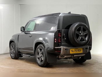 Used Land Rover Defender 90 2025 for sale - 76214046: Photo 2