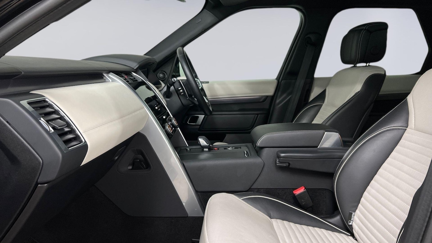 Used Land Rover Discovery 2024 for sale - 76121675: Photo 3