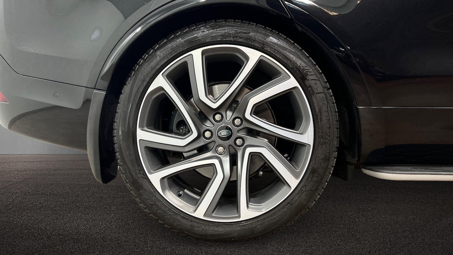 Used Land Rover Discovery 2024 for sale - 76121675: Photo 8