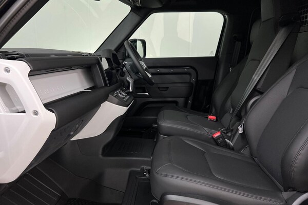 Used Land Rover Defender 90 2025 for sale - 76226181: Photo 3