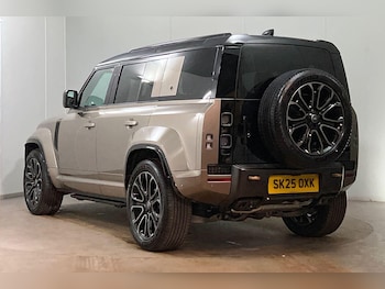 Used Land Rover Defender 110 2025 for sale - 75102420: Photo