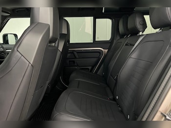 Used Land Rover Defender 110 2025 for sale - 75102420: Photo