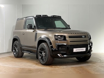 Land Rover - Defender 90