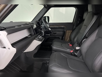 Used Land Rover Defender 90 2025 for sale - 76215436: Photo 3