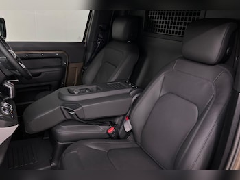 Used Land Rover Defender 90 2025 for sale - 76215436: Photo 4