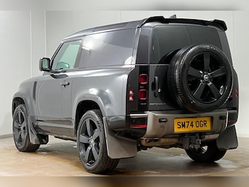 Used Land Rover Defender 90 2024 for sale - 76188521: Photo