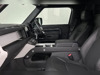 Used Land Rover Defender 90 2024 for sale - 76188521: Photo