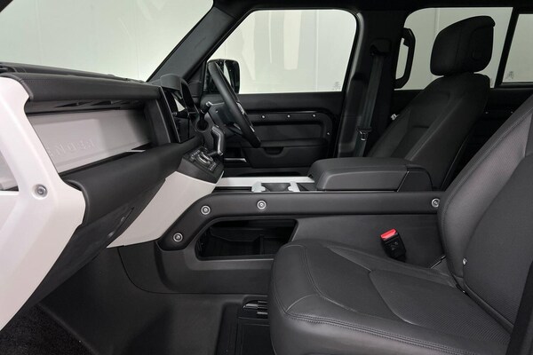 Used Land Rover Defender 110 2025 for sale - 74848613: Photo 3