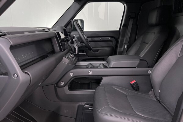 Used Land Rover Defender 110 2024 for sale - 74851841: Photo 3