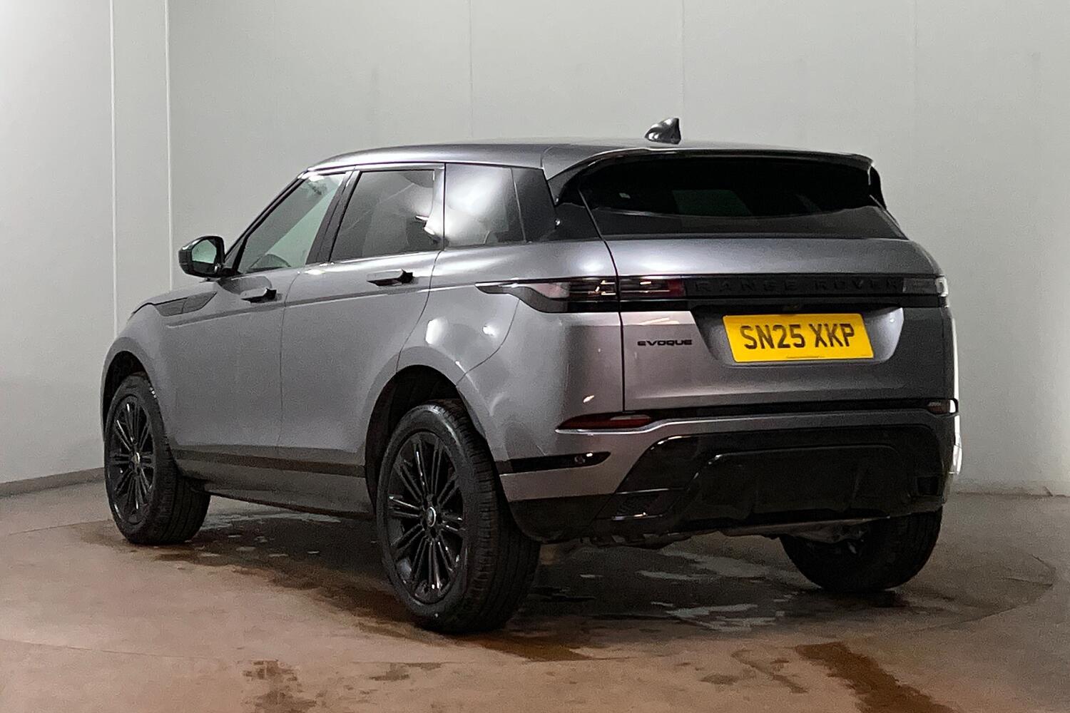 Used Land Rover Range Rover Evoque 2025 for sale - 76166882: Photo 2