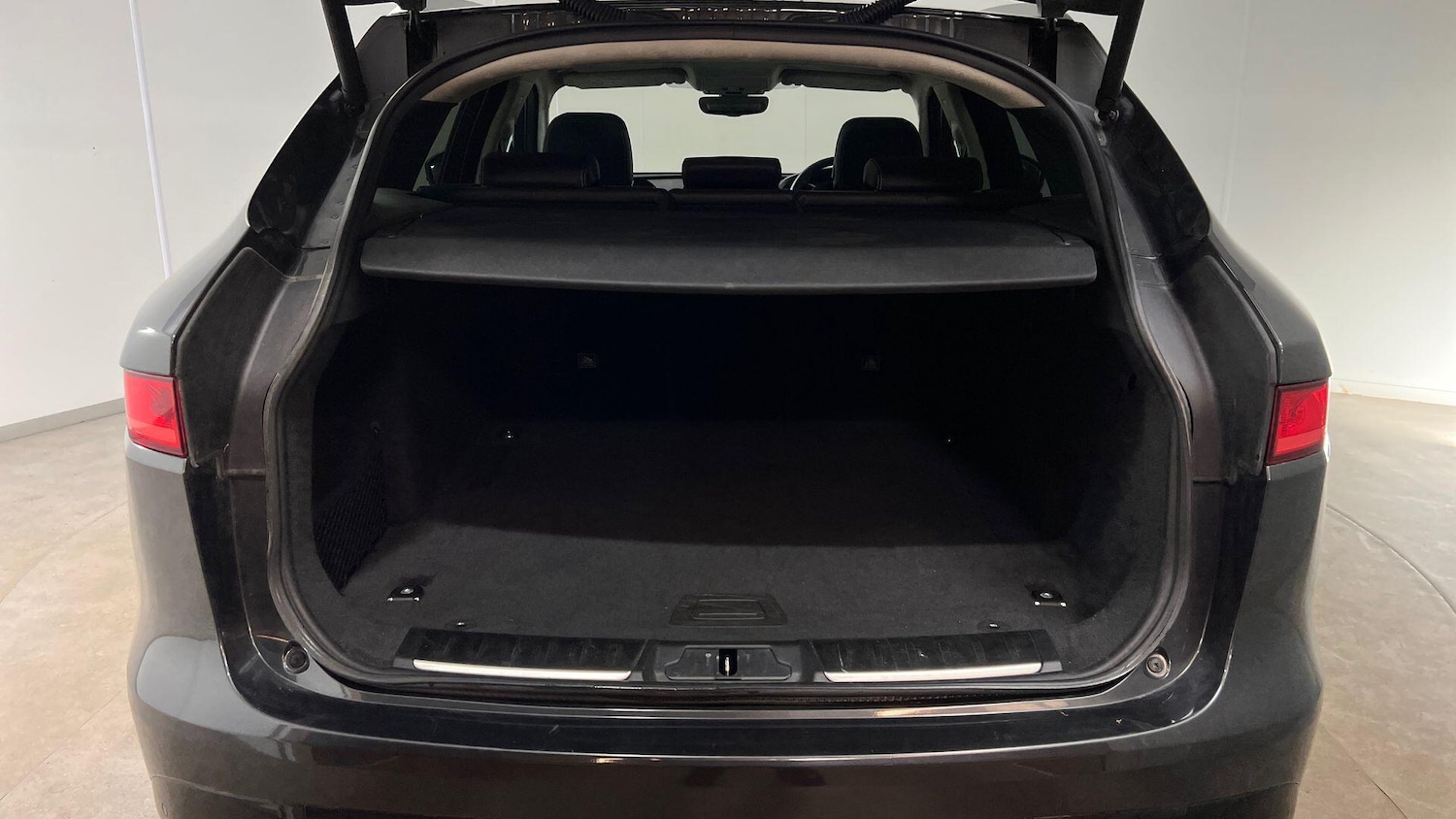 Used Jaguar F-Pace 2019 for sale - 76083914: Photo 10