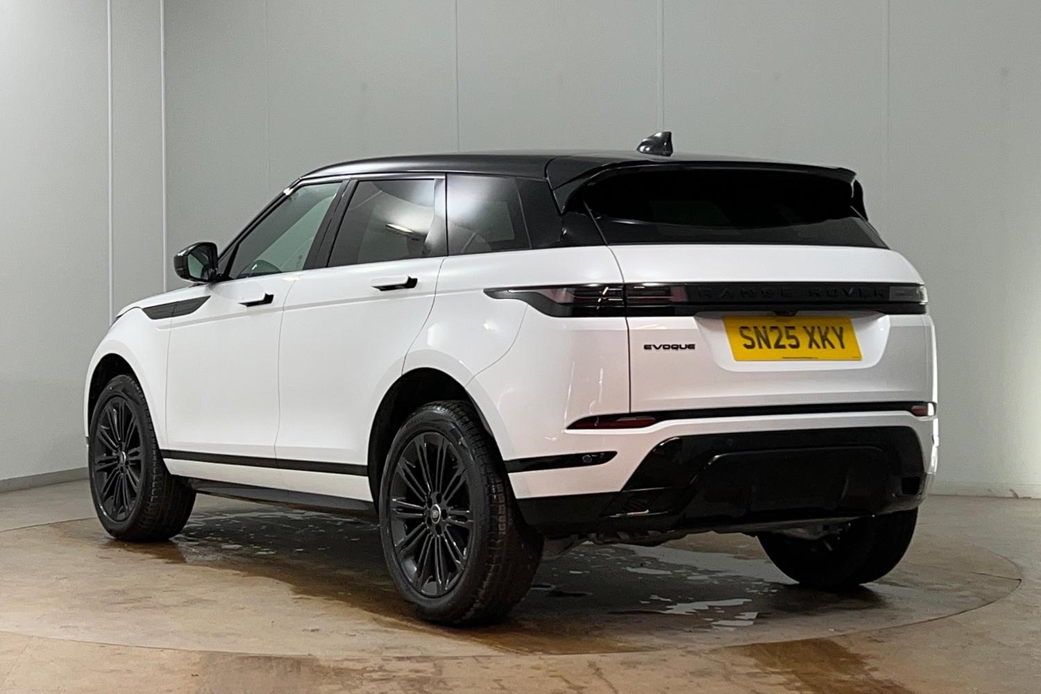 Used Land Rover Range Rover Evoque 2025 for sale - 76189650: Photo 2