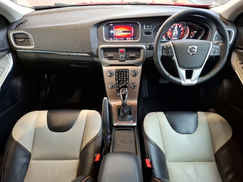 Used Volvo V40 2017 for sale - 77154981: Photo 2