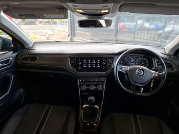 Used Volkswagen T-Roc 2018 for sale - 79092427: Photo