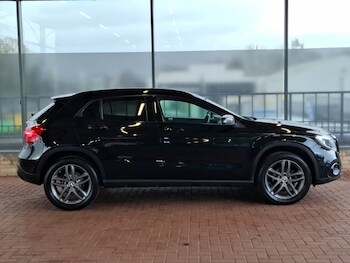 Used Mercedes-Benz GLA 2019 for sale - 77972160: Photo