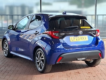 Used Toyota Yaris 2023 for sale - 79356742: Photo