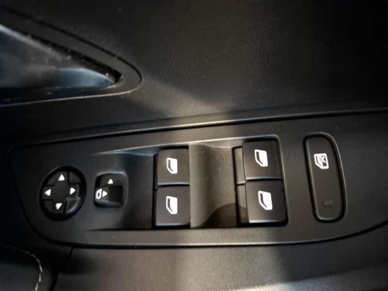 Used Peugeot 2008 2023 for sale - 77209420: Photo 12