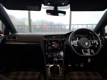 Used Volkswagen Golf 2018 for sale - 77999542: Photo