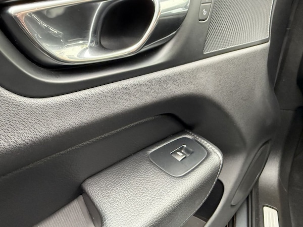 Used Volvo XC60 2018 for sale - 75602515: Photo 31
