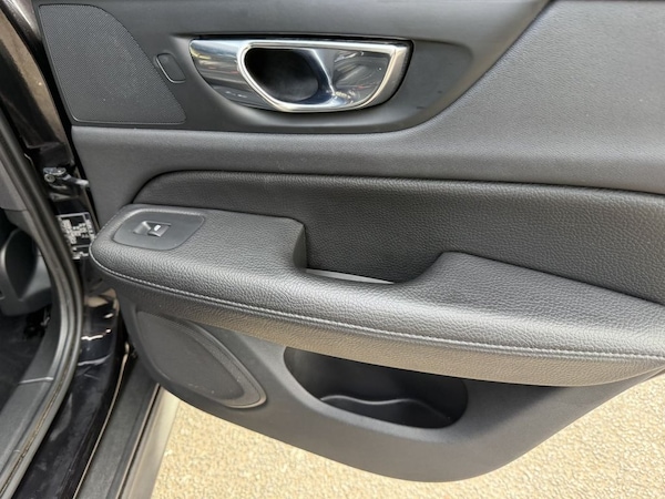 Used Volvo V60 Cross Country 2019 for sale - 76029283: Photo 35