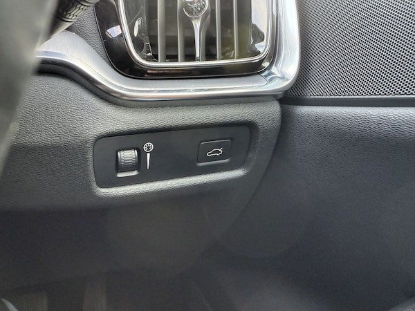 Used Volvo V60 Cross Country 2019 for sale - 76029283: Photo 43