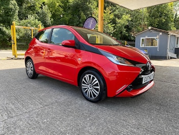 2017 (17) - 1.0 VVT-i x-play Euro 6 5dr