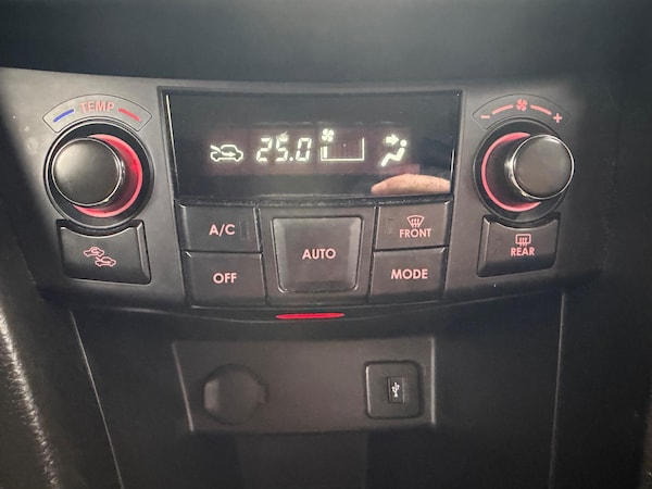 Used Suzuki Swift 2014 for sale - 76226380: Photo 19