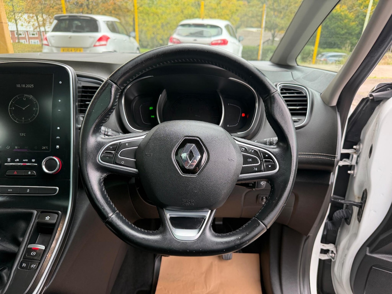 Used Renault Grand Scenic 2017 for sale - 76314930: Photo 15