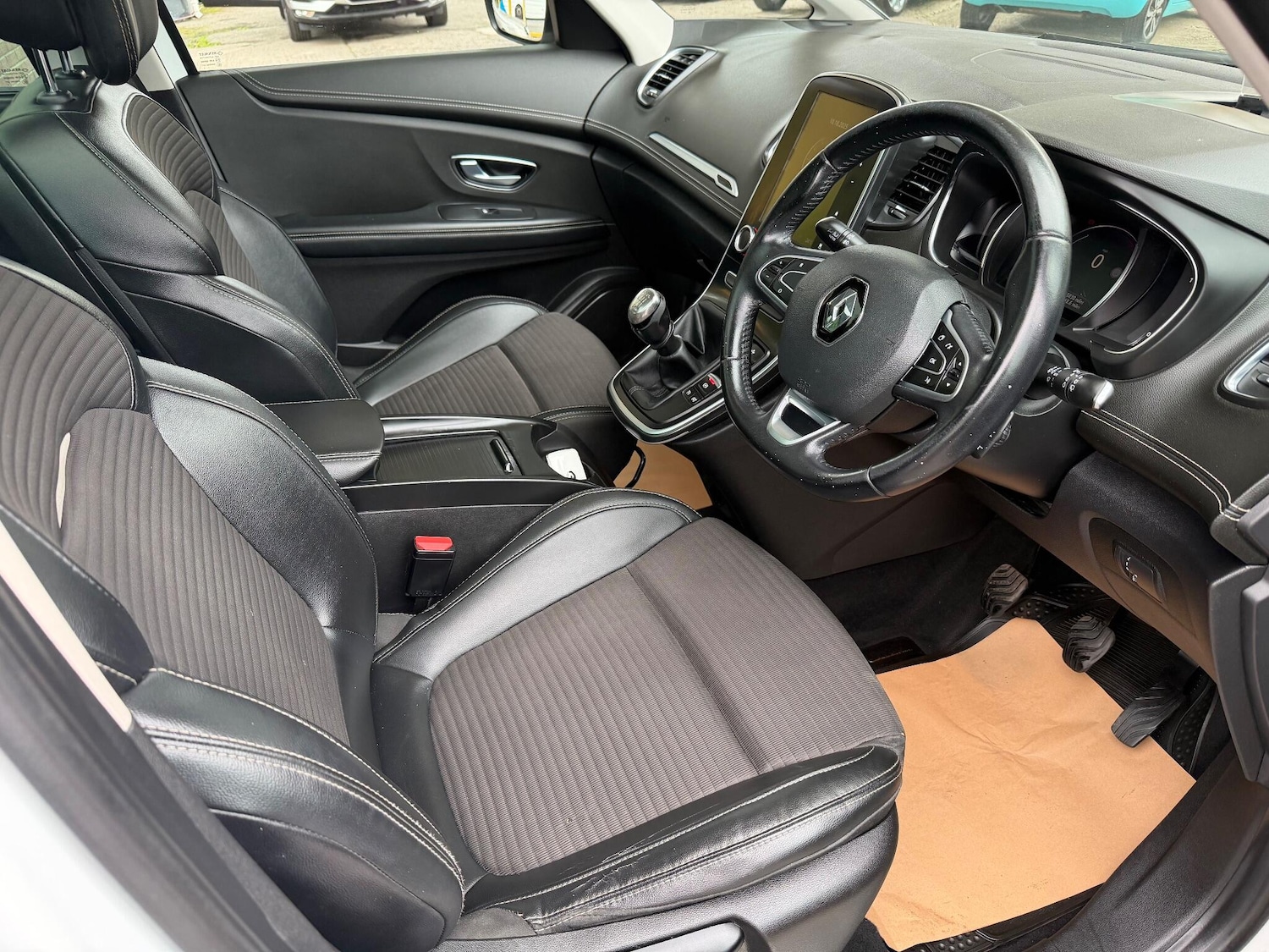 Used Renault Grand Scenic 2017 for sale - 76314930: Photo 9