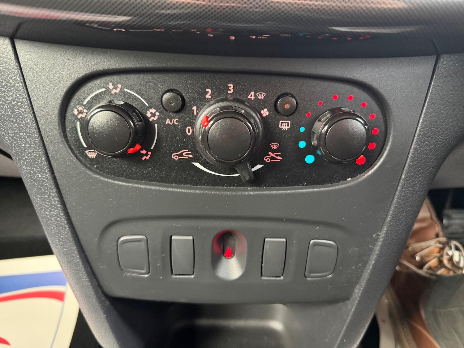 Used Dacia Sandero Stepway 2018 for sale - 76260547: Photo 19