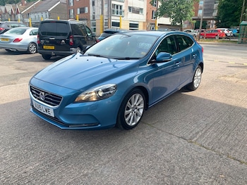 Used Volvo V40 2015 for sale - 79287377: Photo