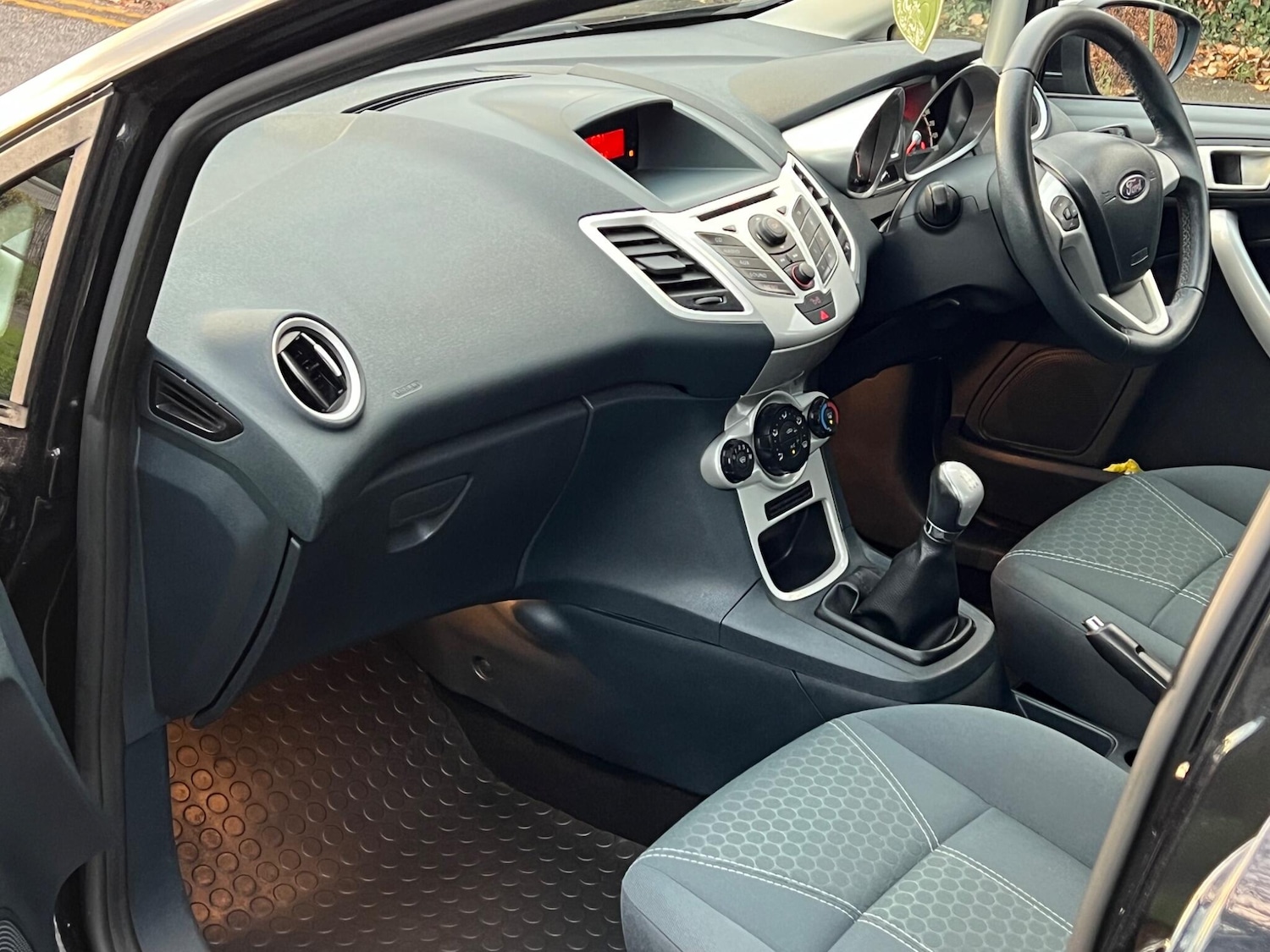 Used Ford Fiesta 2012 for sale - 76850395: Photo 9