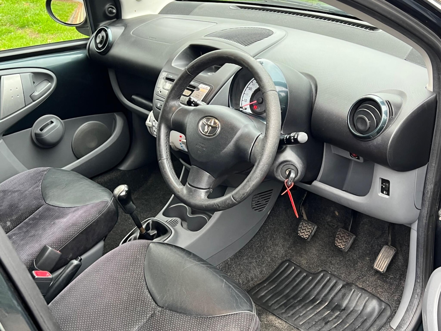 Used Toyota AYGO 2011 for sale - 76380713: Photo 8