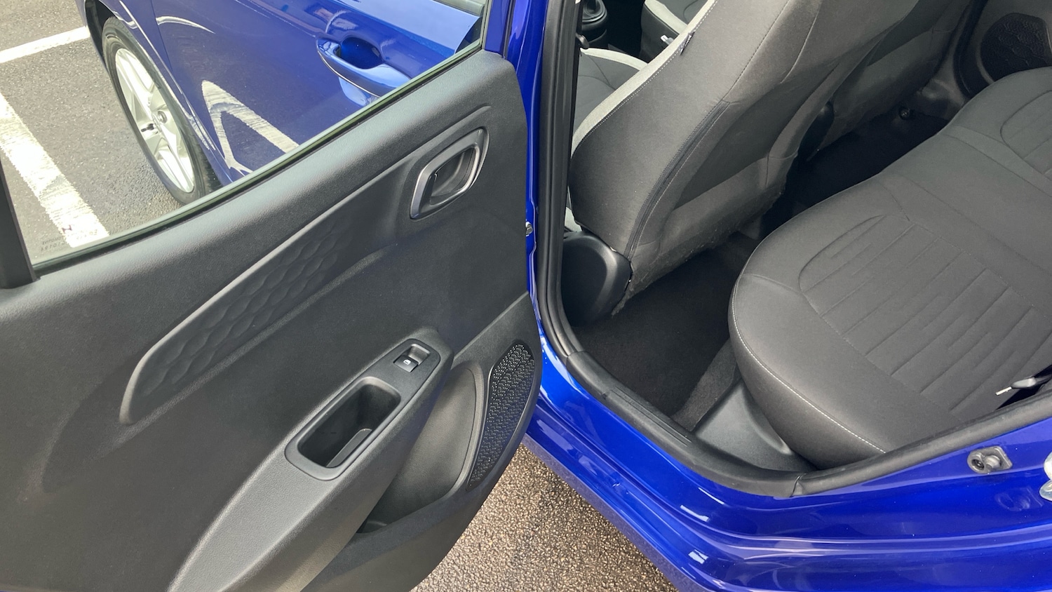 Used Hyundai i10 2023 for sale - 76948898: Photo 31