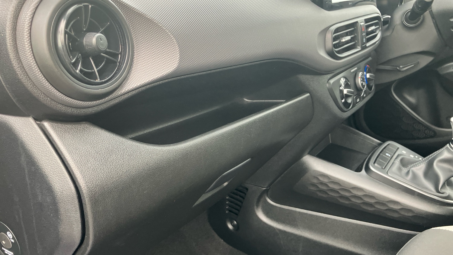 Used Hyundai i10 2023 for sale - 76948898: Photo 35