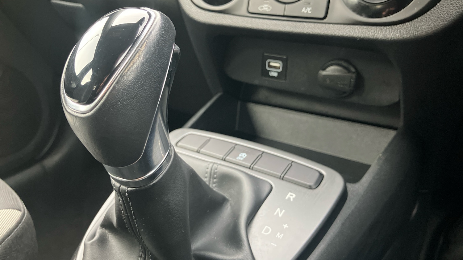 Used Hyundai i10 2023 for sale - 76948898: Photo 43