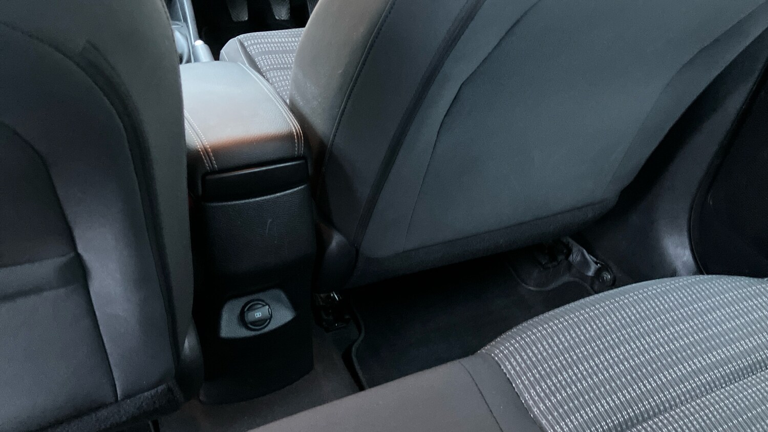 Used Kia Stonic 2018 for sale - 77521927: Photo 33