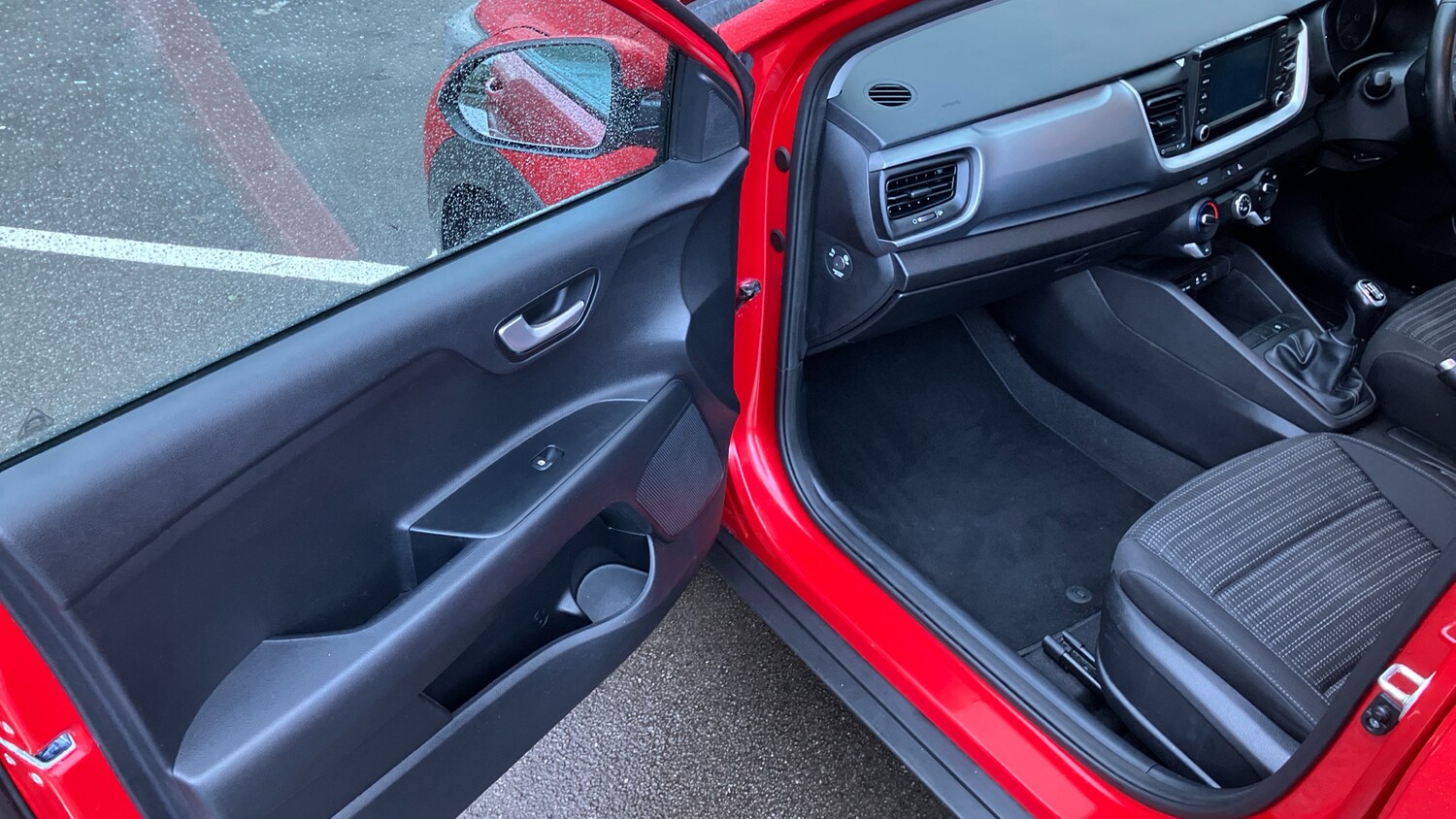 Used Kia Stonic 2018 for sale - 77521927: Photo 34