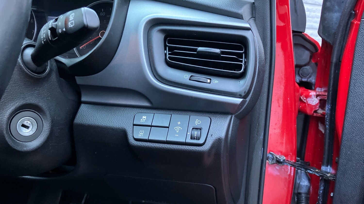 Used Kia Stonic 2018 for sale - 77521927: Photo 38