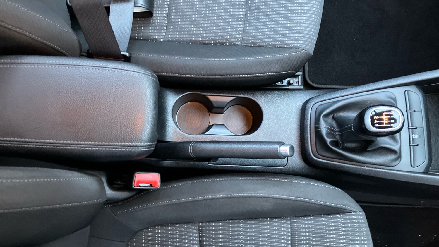 Used Kia Stonic 2018 for sale - 77521927: Photo 39