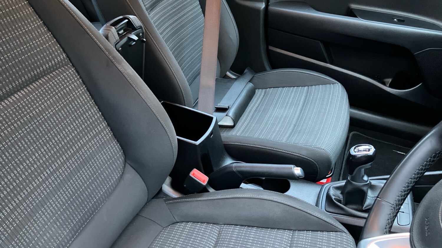 Used Kia Stonic 2018 for sale - 77521927: Photo 40