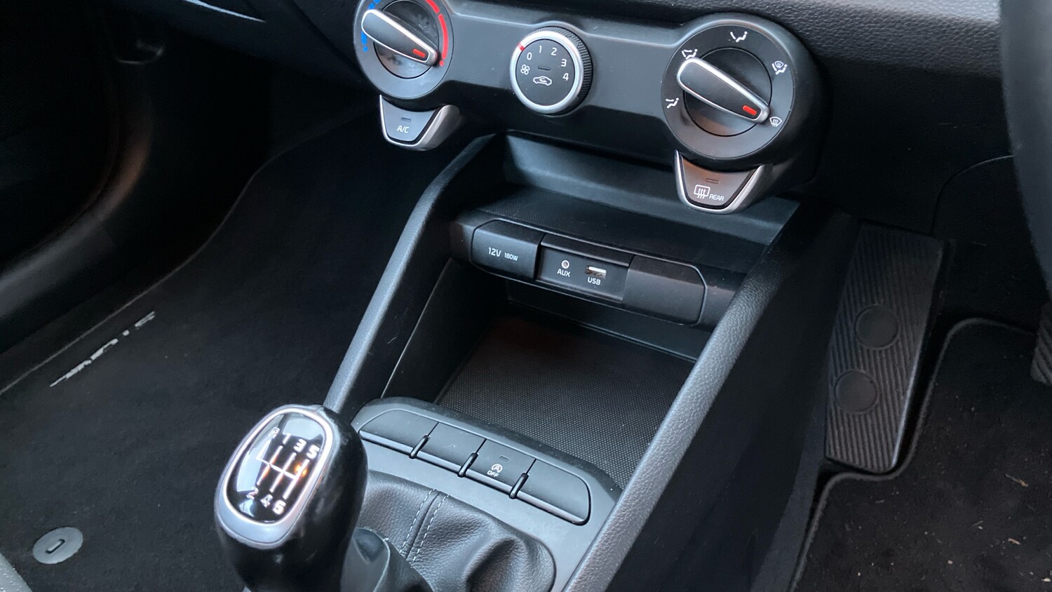 Used Kia Stonic 2018 for sale - 77521927: Photo 41