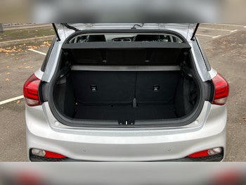 Used Hyundai i20 2020 for sale - 76588950: Photo